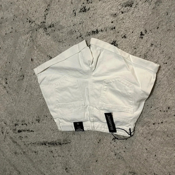 BLANKNYC The Perry - white cuffed shorts. - Picture 3 of 6